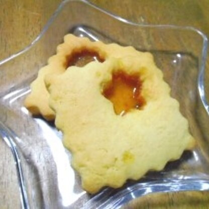 娘が作りました。
サクサクのクッキーにパリパリのドロップが美味しかったです。(*^.^*)